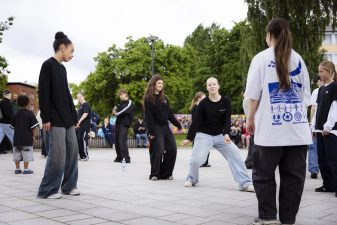 Hip hop -tanssijoita Helsinki-päivässä aukiolla